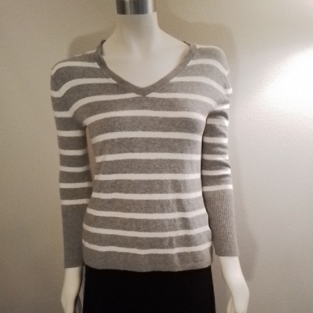 Vineyard Vines Cashmere/Lambswool/Cotton Gray & White Striped V-Neck Sweater, S.